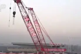 荣乌高速跨津霸铁路特大桥转体成功图片