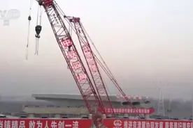 荣乌高速跨津霸铁路特大桥转体成功图片