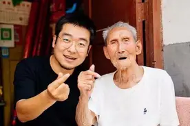 “叔，我给你照张相吧！”图片