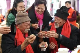 “老人高寿克子孙”？为啥会有这种说法？过来人说出实情图片