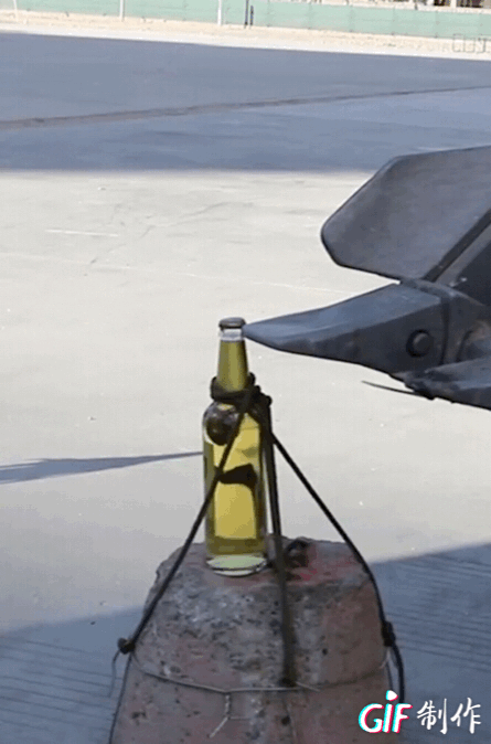 男孩能有多痴迷挖掘机？网友：你是在我家装了摄像头吗