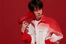 与其说是演唱会，不如说这是一场易烊千玺的独角舞台剧图片