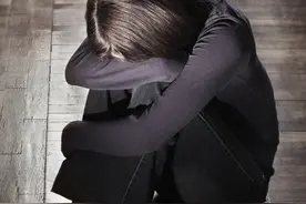 37岁单身大学女教师内心独白：性压抑孤独中转圈圈，年龄太忧伤图片
