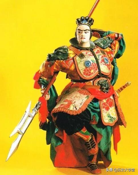 素来仁义的刘备,为什么会对吕布恨之入骨且"一言"杀之