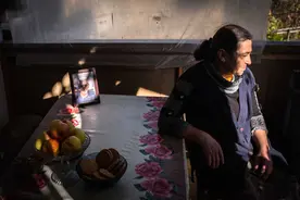 老伴死后，亚美尼亚老妇人回想起45年前，她硬要嫁给阿塞拜疆人图片