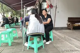 正观视评：学姐查寝女生被罚致残，学校粗暴式管理何时休图片