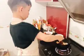做饭上热搜小学生母亲称他6岁学切菜，免得长大只会点外卖图片