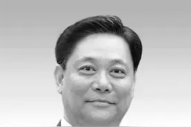 京剧大师张学津，逝世后徒弟跪拜，我们都是您的儿子图片