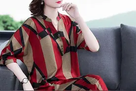 52岁大姑终于惊艳一回，穿这减龄“阔太套装”，比同龄人美太多图片