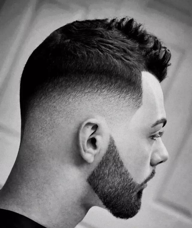 微胖圆脸男人该剪什么发型?让你瘦脸有道!