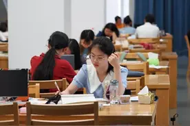 你读书的样子，真美！图片