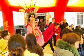 实拍农村婚礼现场，5000元一场请的婚庆还有美女表演节目，真实在视频封面