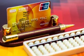 明明信用卡可以取现，为什么有人偏要套现？银行经理解释得很清楚图片