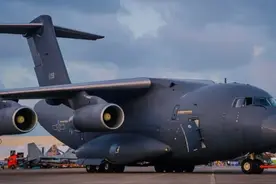 外国记者镜头下的运-20更高端？岳阳小伙打脸，网友10万点赞图片