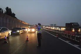 5792人次警力、2311台次警车，河北高速交警力保“双节”期间全省高速公路平稳有序图片