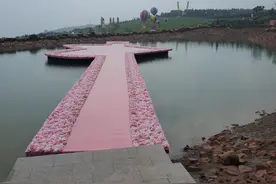 爱情：就是我蒙着眼睛也能感觉到那双是你的手图片