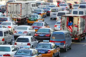 路边公共停车位上停了一辆电动车，你挪了电动车，结果是这样的！图片