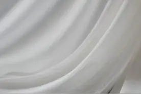 夏季必备的单品之一，冰丝空调格休闲裤，既透气又凉爽图片