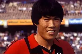 亚洲足球史上十大中锋图片
