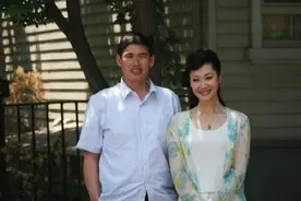 大衣哥朱之文为何那么受于文华的赏识？他们之间到底什么关系？图片