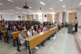 大学班级里，这4类学生不会翘课，老师：多半能成为人生赢家图片