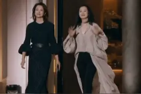 董卿和咏梅《朗读者》同台，气质温婉笑容甜美，两人站一起似姐妹图片