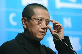 陈丹青：余秋雨显得非常无耻，我对他最后的一点尊敬都消失殆尽了图片