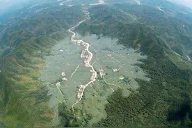 地球最大陨石坑直径300公里，1990年才被发现，地球啥事没有？图片