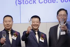 海底捞张勇，移民新加坡，套现15亿，为何要这般做？图片