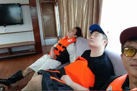 邓超新综艺《哈哈哈哈哈》官宣，请来了半个跑男团图片