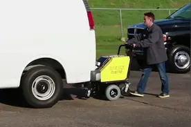 车主们必备“挪车神器”，专治各种乱停车，分分钟给它挪走视频封面