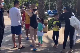 霍思燕穿泳衣被拍，身材发福明显，目睹者解释：真人比这瘦图片