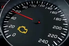 发动机故障灯一直亮着是什么原因？怎么才能判断解决？图片