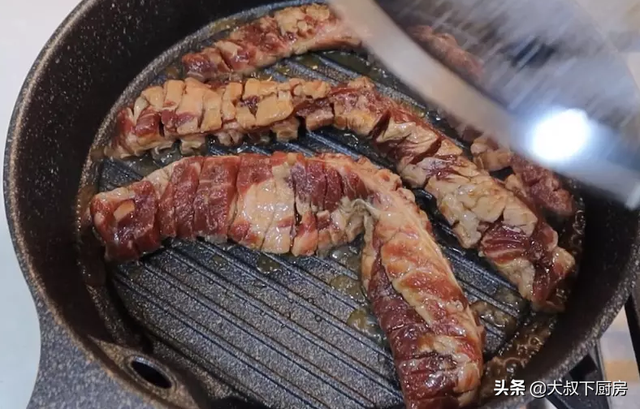 牛肋骨怎么做好吃，牛肋排怎么做好吃（大叔教你酱烧牛肋条）