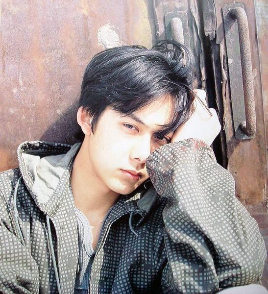 《恶作剧之吻》柏原崇现况曝光 与44岁美魔女10年恋甜翻(柏原崇 近况)