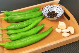 尖椒蔫了怎么吃，做盘虎皮尖椒刚刚好，好吃又好做图片