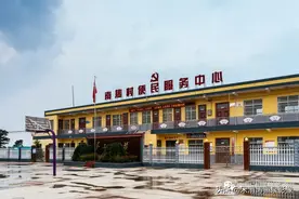 陕西渭南：临渭区信义街办南焦村的石牌坊及其脱贫攻坚图纪图片