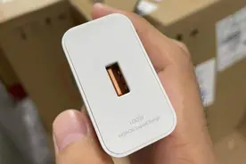 疑似荣耀50 Pro+充电头现身：骁龙888+100W快充？图片