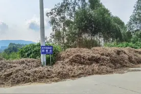 农作物秸秆回收变废为宝，赞！图片