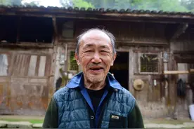 湖北农村杨大爷，将祖传金丝楠木房子捐给国家，平凡老农的大智慧图片