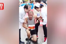 儿子约定一起跑马拉松后意外去世 父亲终点线外跪地痛哭视频封面