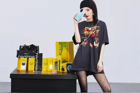 杨幂真是“丝袜控”，穿短袖都不放过丝袜，身材好才敢这么穿？图片