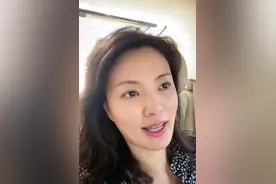 央视主持刘芳菲晒视频，素颜露面嫩似少女，自曝身体不适去看中医图片