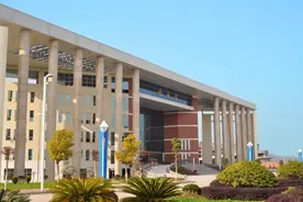 江西学费超贵的大学，录取分却不高，家境一般的学生慎重考虑图片