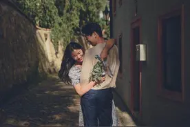 感情故事：我在丽江失去大叔那天，命中注定的小狼狗出现了图片