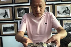 山西临汾人收藏500多块老手表展出 70岁老人回忆往事泪汪汪图片