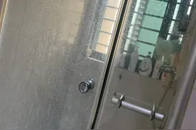 为什么玻璃隔断，那么难清洁，却还有很多人给自家卫生间装？图片