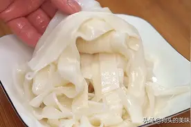 大米放进搅拌机里，出锅变美食，筋道十足，比凉皮好吃，太香了图片