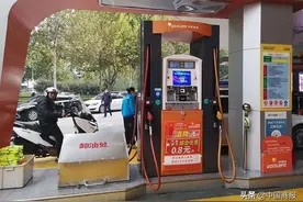 一键加油 智能洗车 送货到车 我国加油站变得更加智能图片
