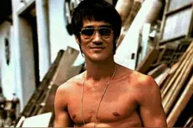 被李小龙暴打，捧红义子成龙又遭“背叛”，李连杰经纪人因他被杀图片